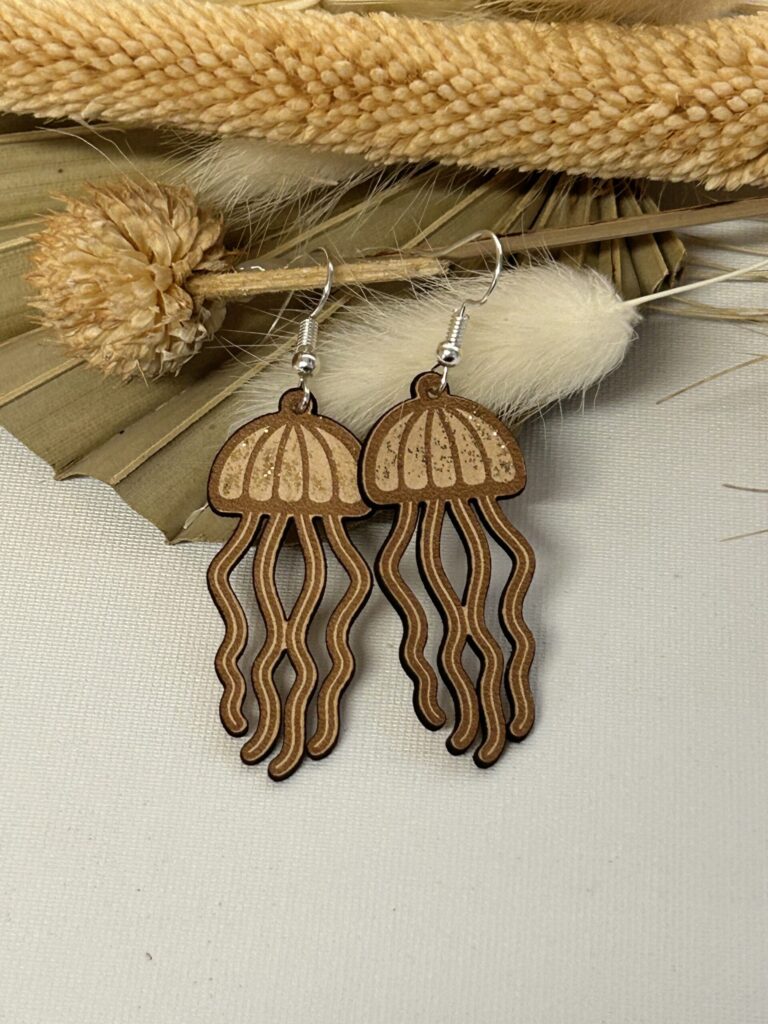 Boucles Doreilles En Cuir Meduse Dore1 1 Scaled 768x1024