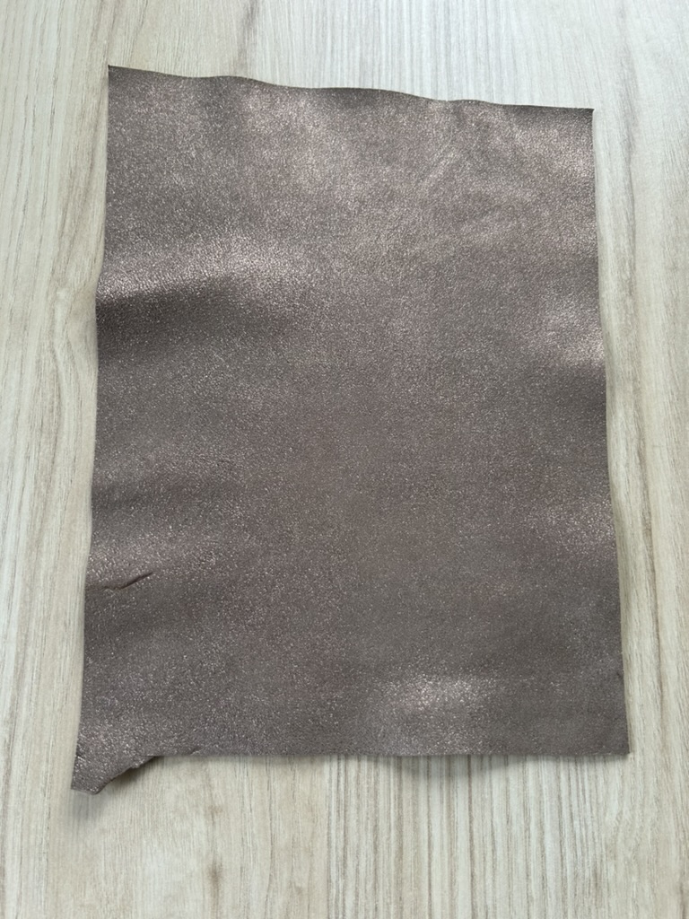 Chute de cuir beige pailleté – Image 2