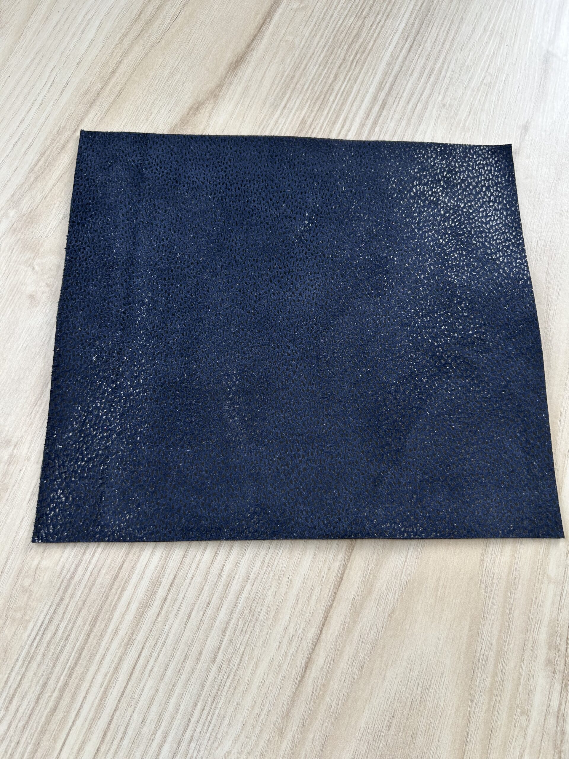 Chute de cuir bleu marine doublé – Image 6