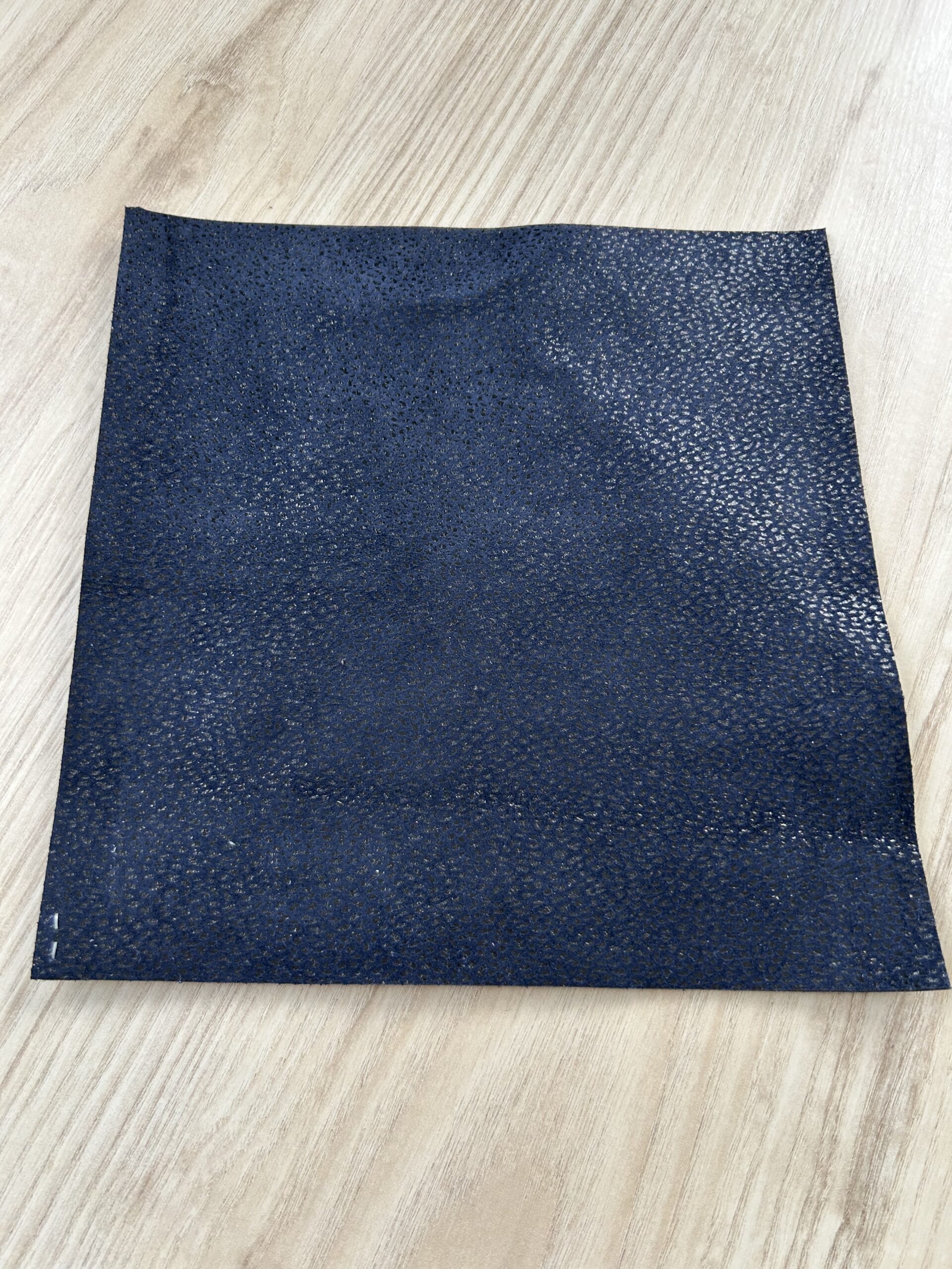 Chute de cuir bleu marine doublé – Image 2