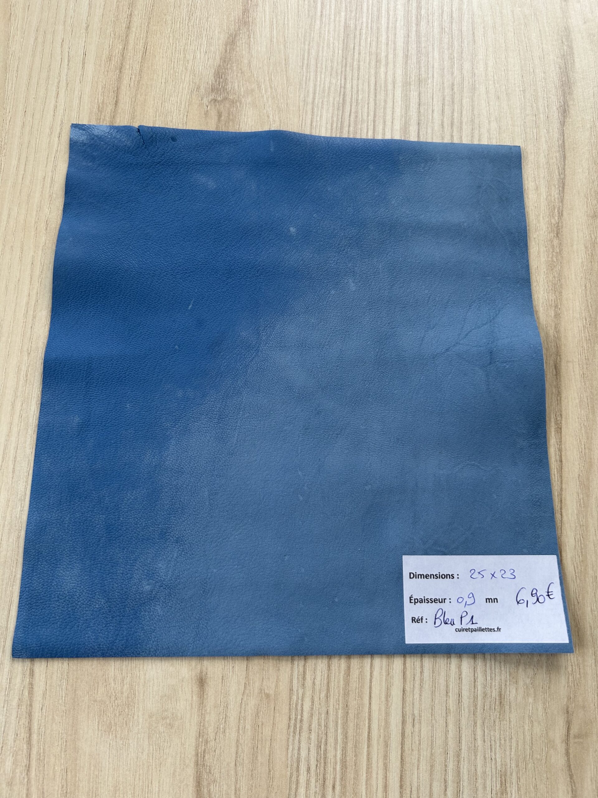 chute de cuir bleu turquoise finition pailleté