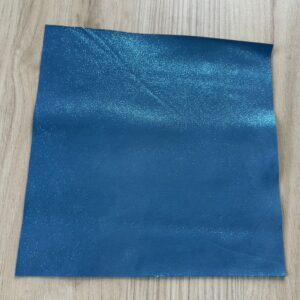 chute de cuir bleue turquoise pailletté pour création de bijoux, maroquinerie, loisirs créatifsp4