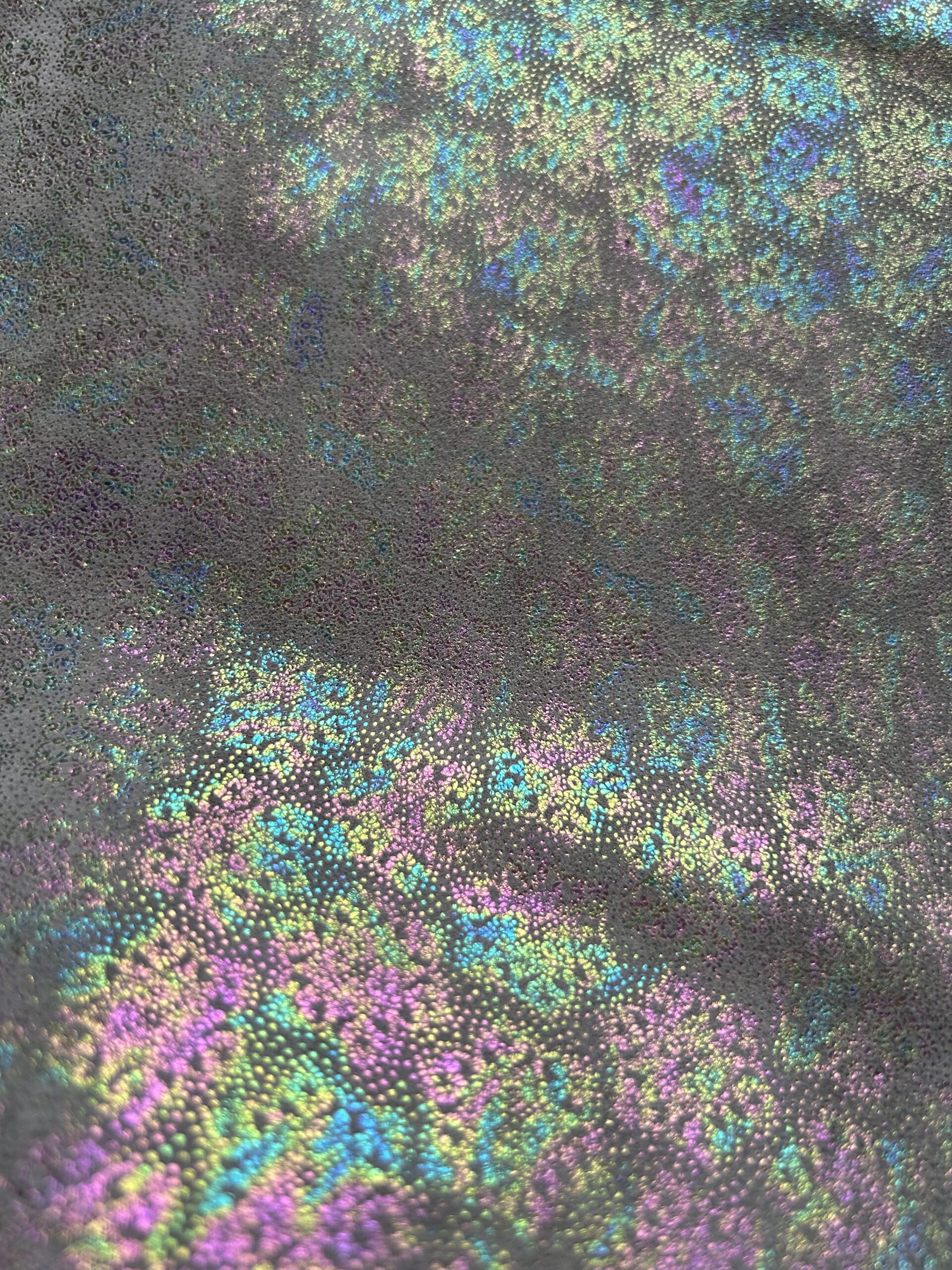chute de cuir gris holographique irisé fleurs