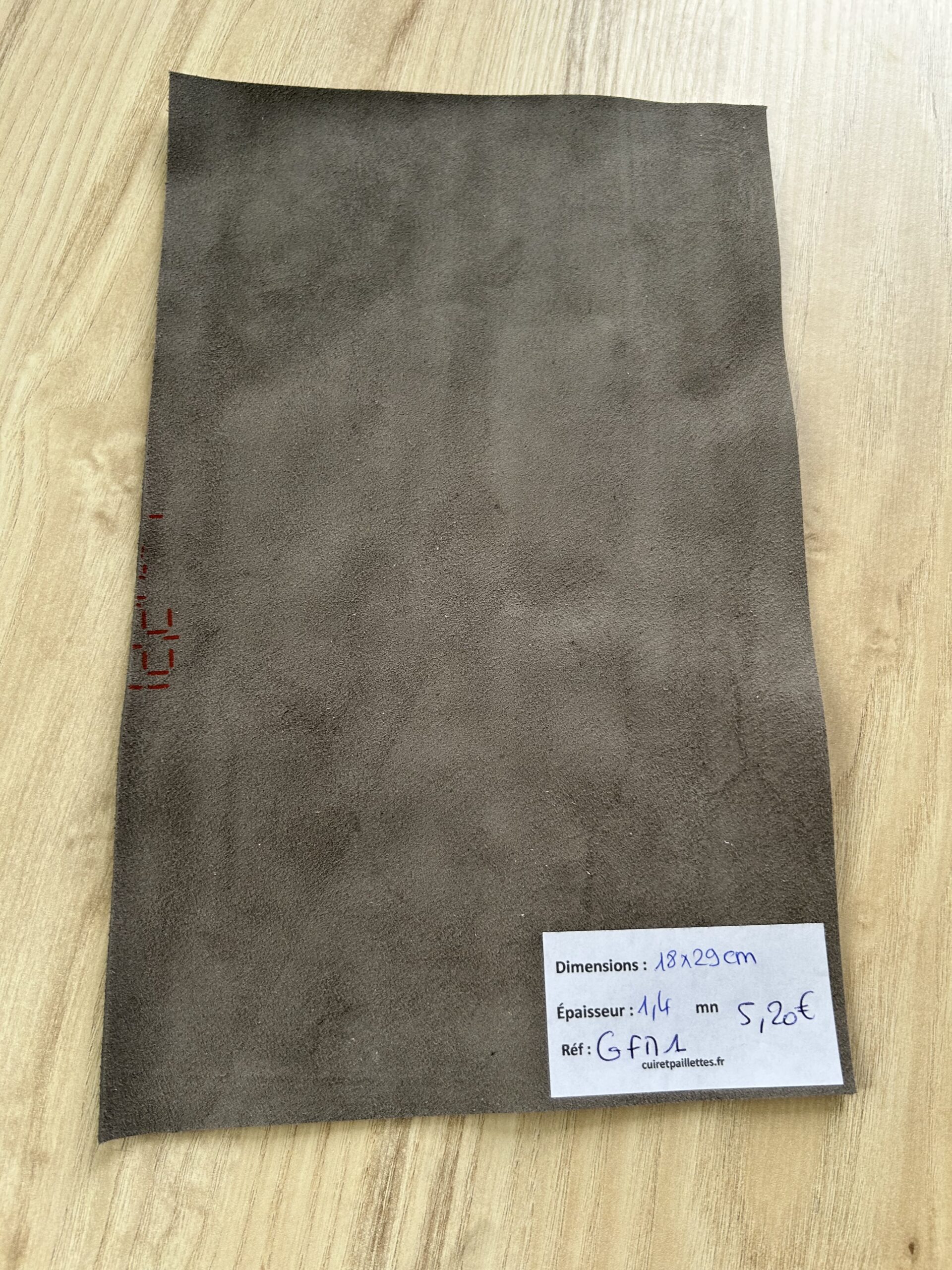 chute de cuir gris holographique irisé fleurs