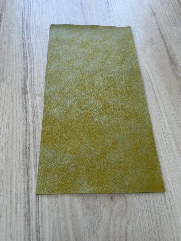 chute de cuir vert olive finition métallisé