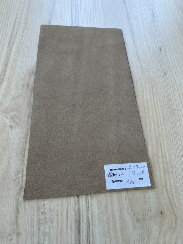 chute de cuir vert olive finition métallisé