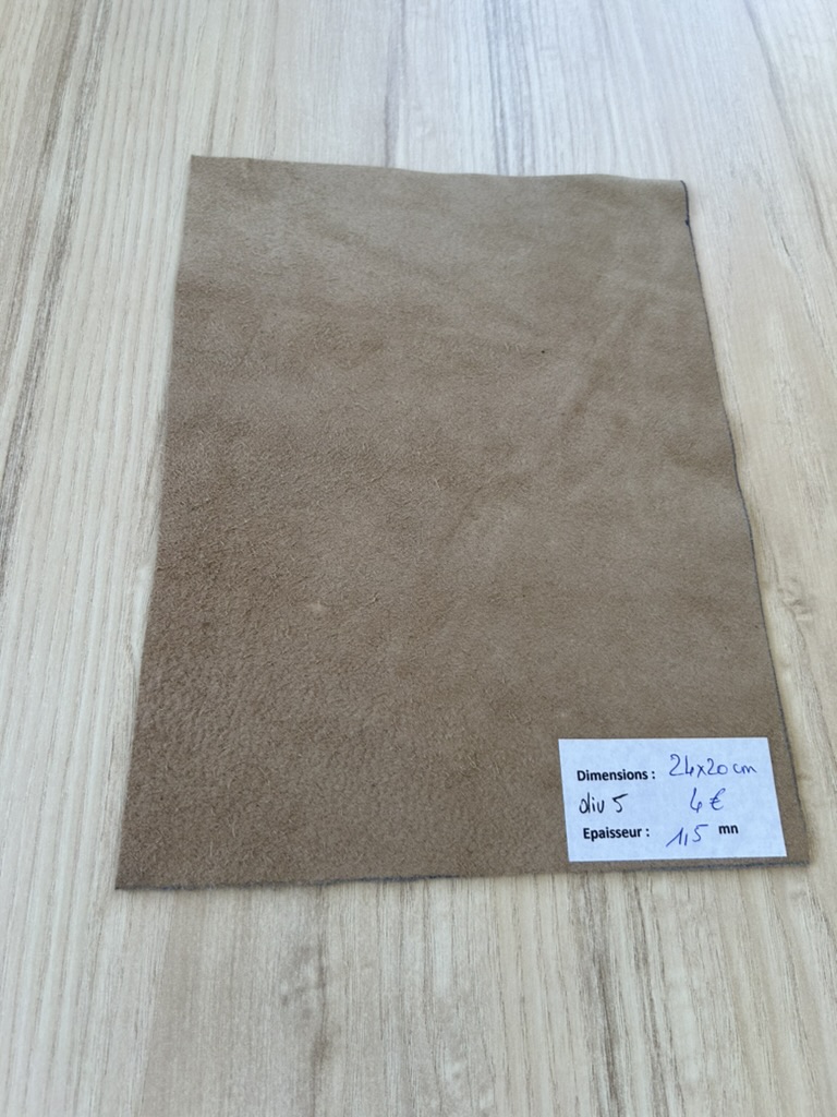 chute de cuir vert olive finition métallisé