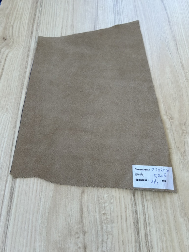 chute de cuir vert olive finition métallisé