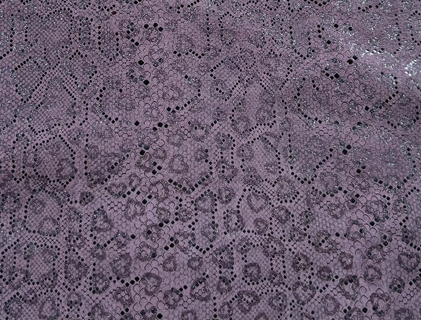 Chute de cuir violet coeur pailleté (C3)