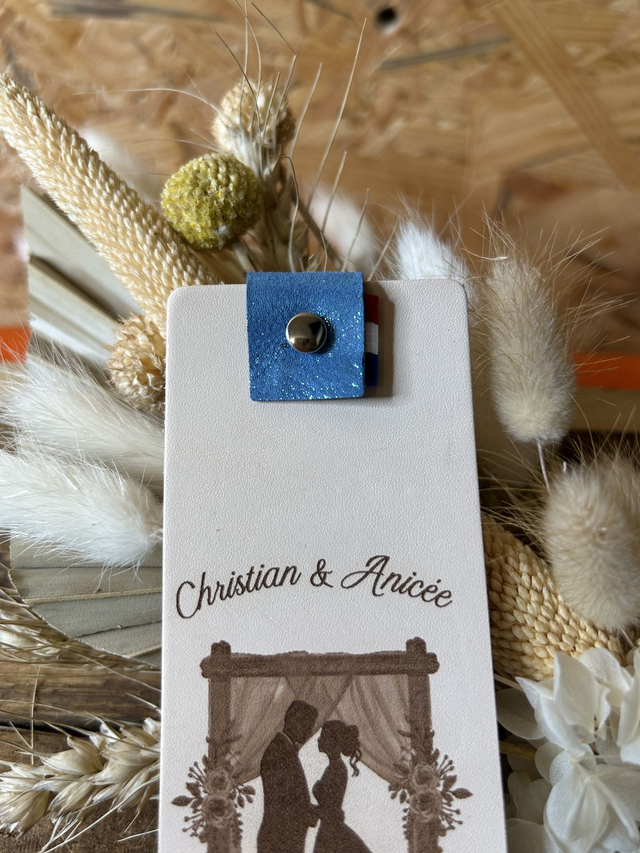 marque page en cuir personnalisable cadeaux invité mariage