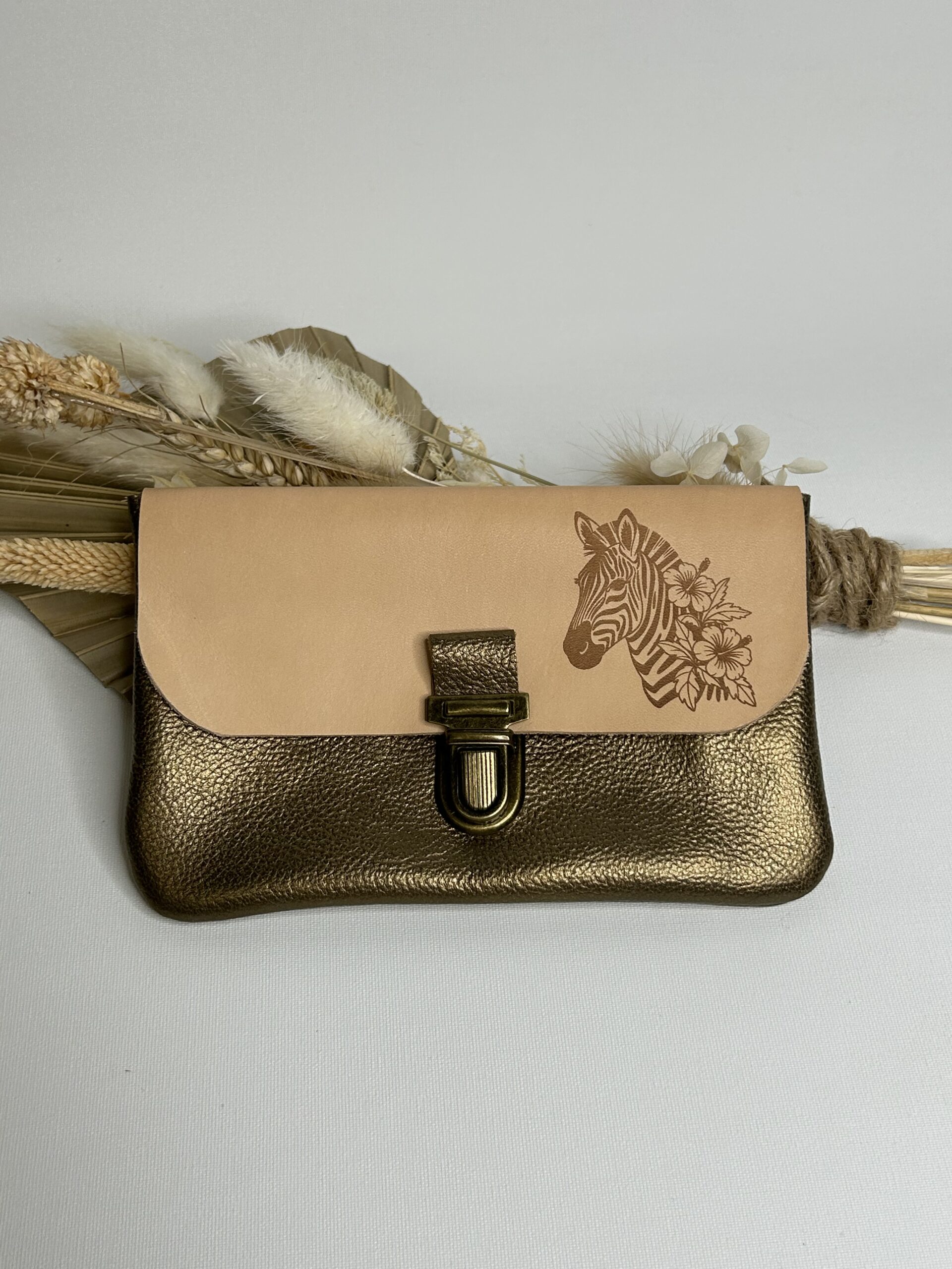 Pochette à papiers en cuir gravure zebre fleurs
