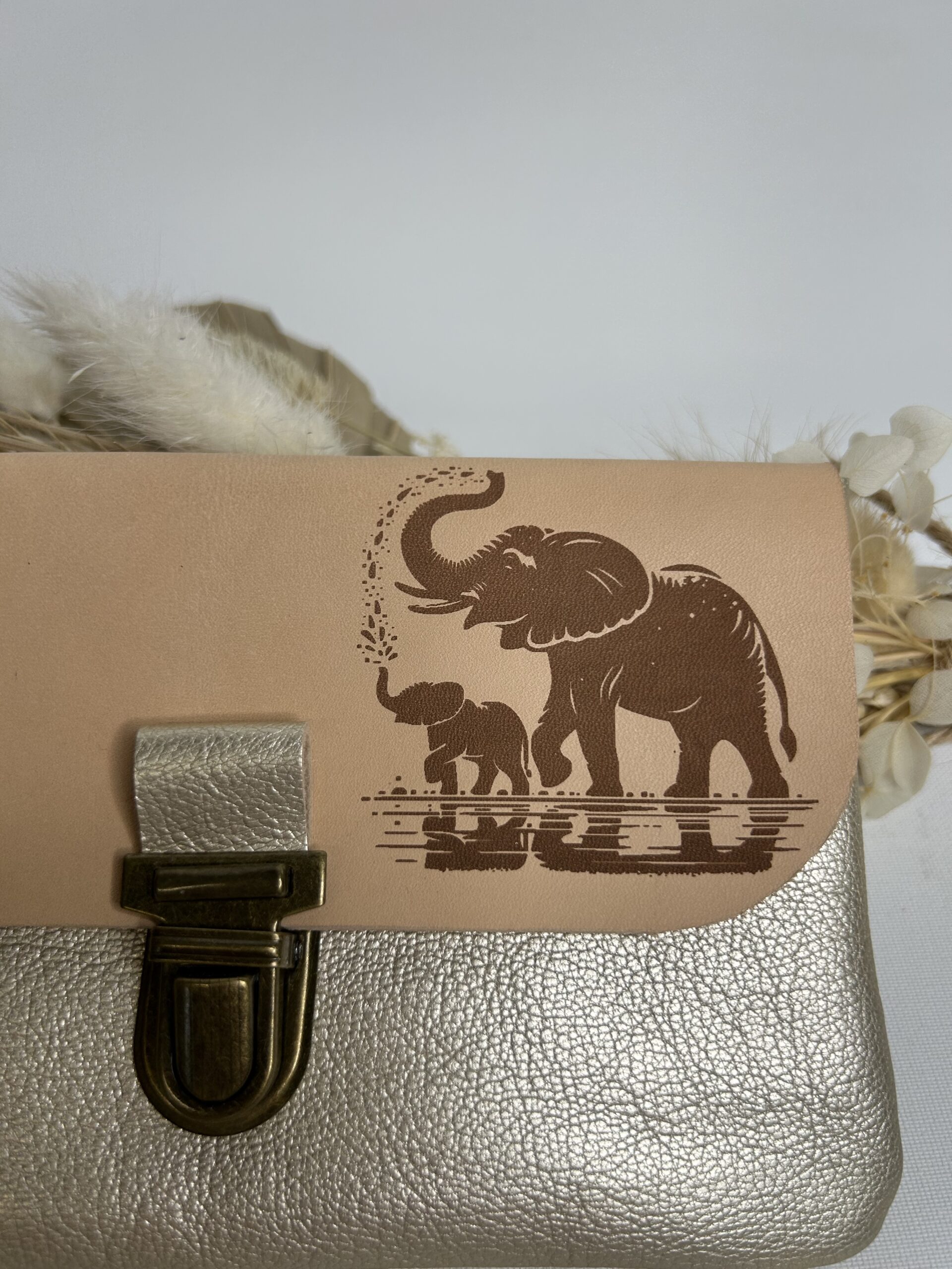 Pochette à papiers en cuir gravure Eléphants – Image 2