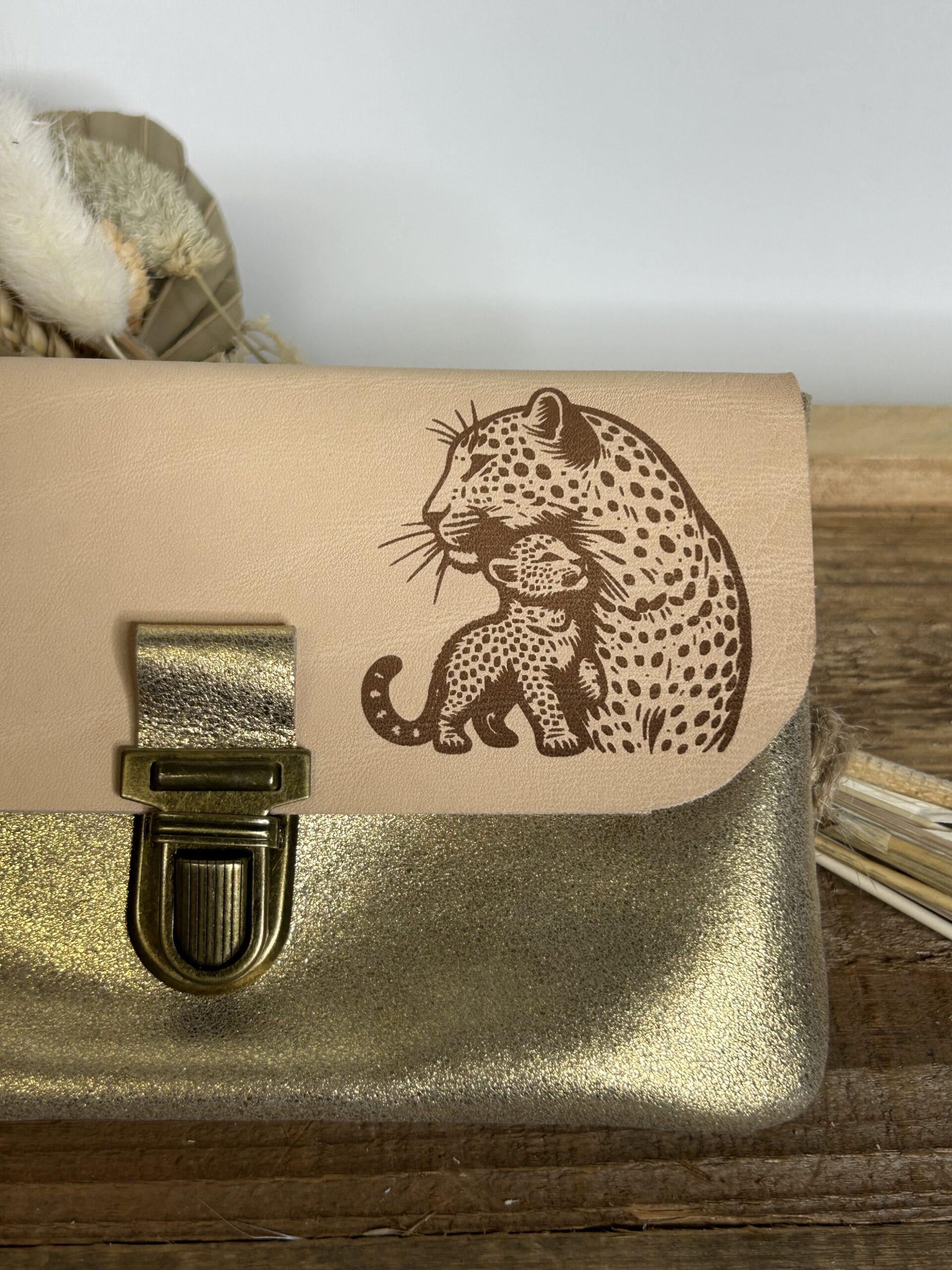 Pochette à papiers en cuir gravé léopard bébé – Image 2