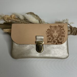 Pochette à papiers en cuir gravure tigre fleurs