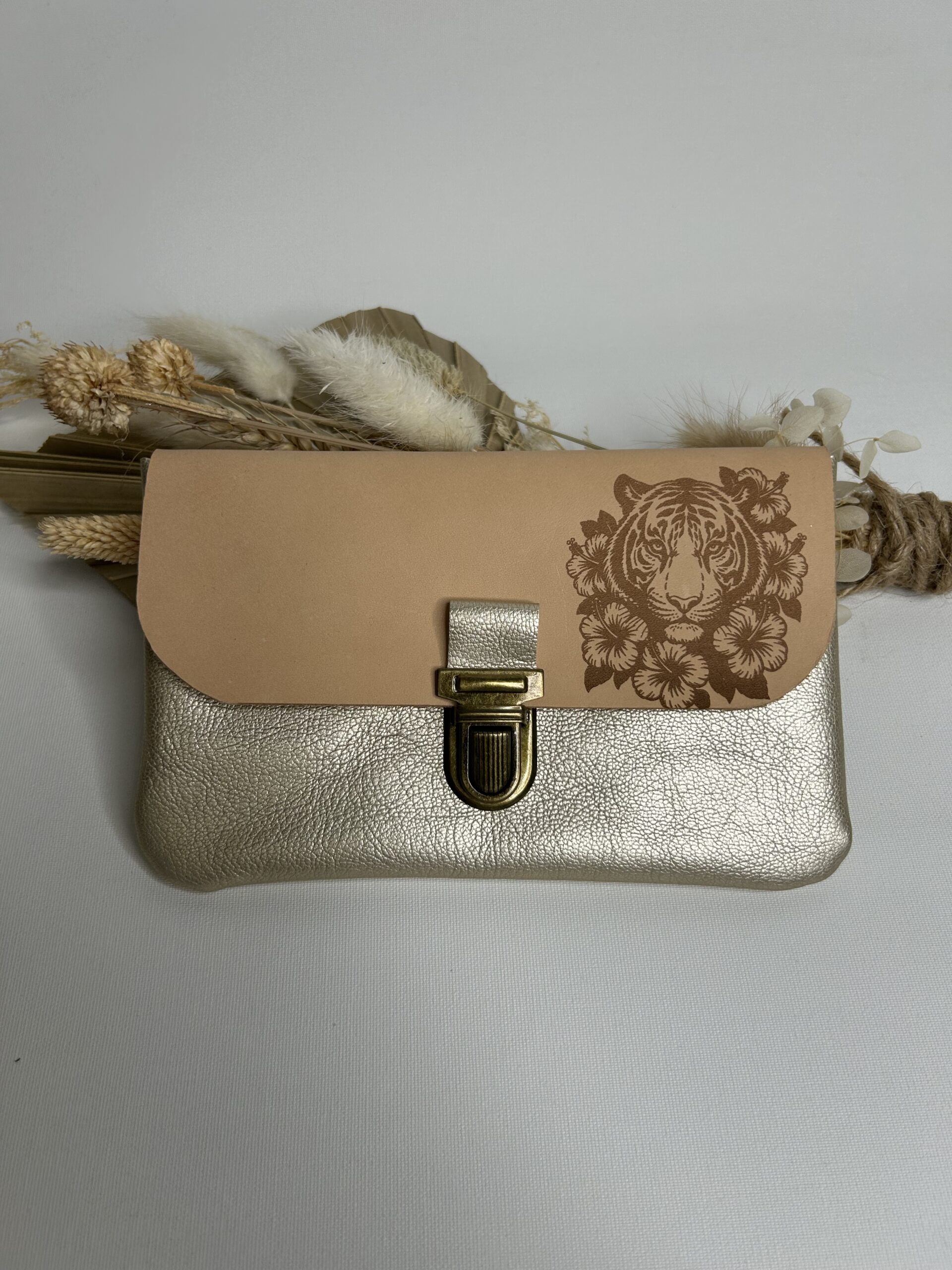 Pochette à papiers en cuir gravure tigre fleurs