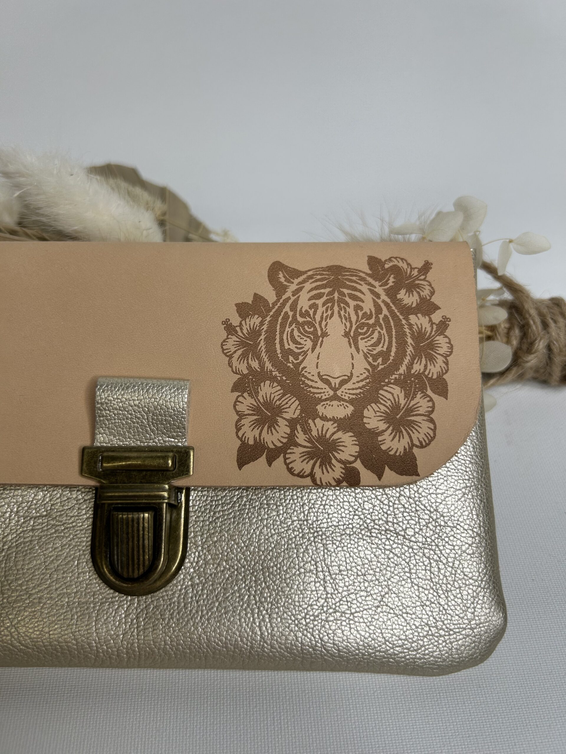 Pochette à papiers en cuir gravure tigre fleurs – Image 2