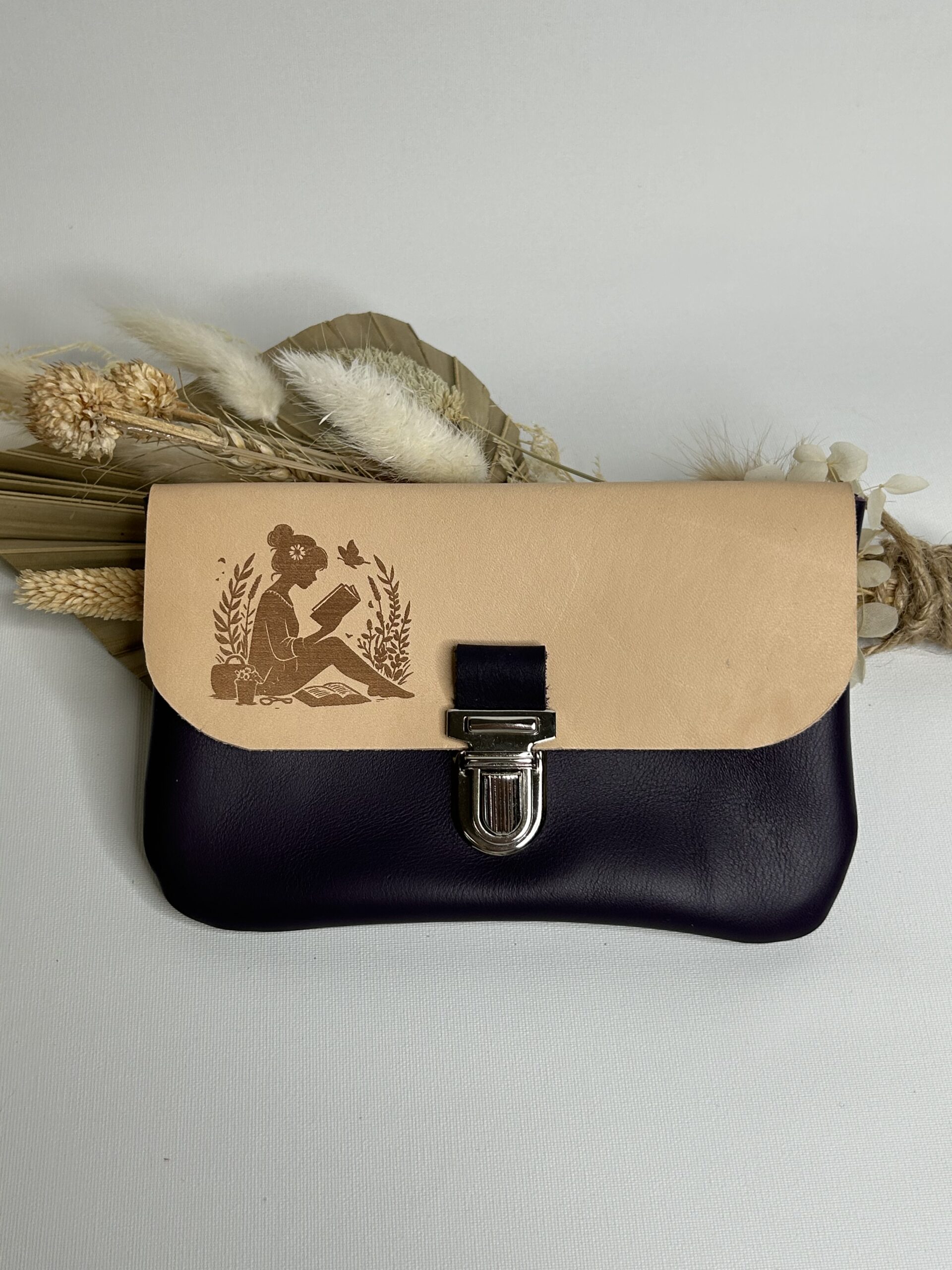 Pochette à papiers en cuir gravure lecture