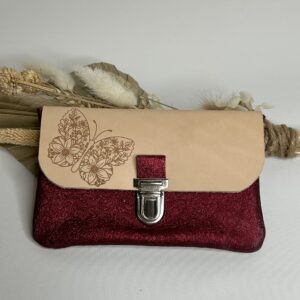 Pochette à papiers en cuir gravure papillon en fleurs