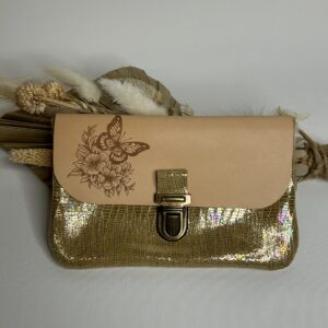 Pochette à papiers en cuir gravure papillon et fleurs