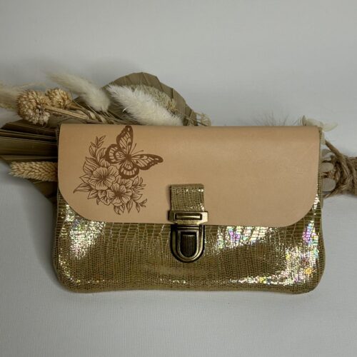 Pochette à papiers en cuir gravure papillon et fleurs