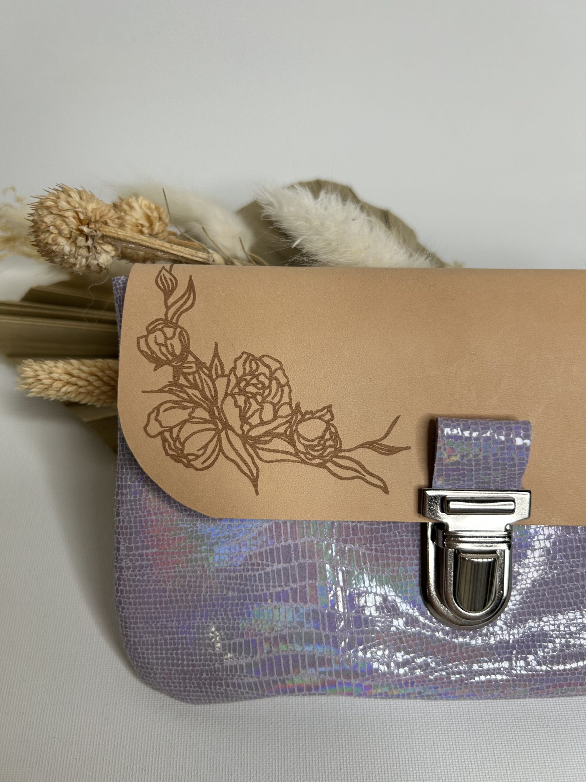 Pochette à papiers en cuir gravure fleurs des champs – Image 2