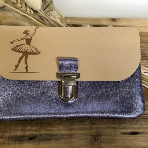 Pochette à papiers en cuir gravé danseuse