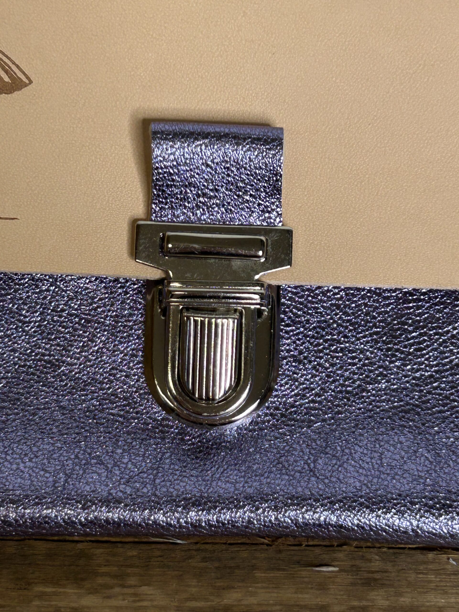 Pochette à papiers en cuir gravé danseuse – Image 5