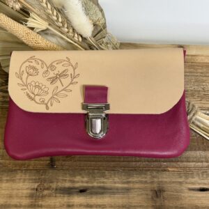 Pochette à papiers en cuir gravé libellule
