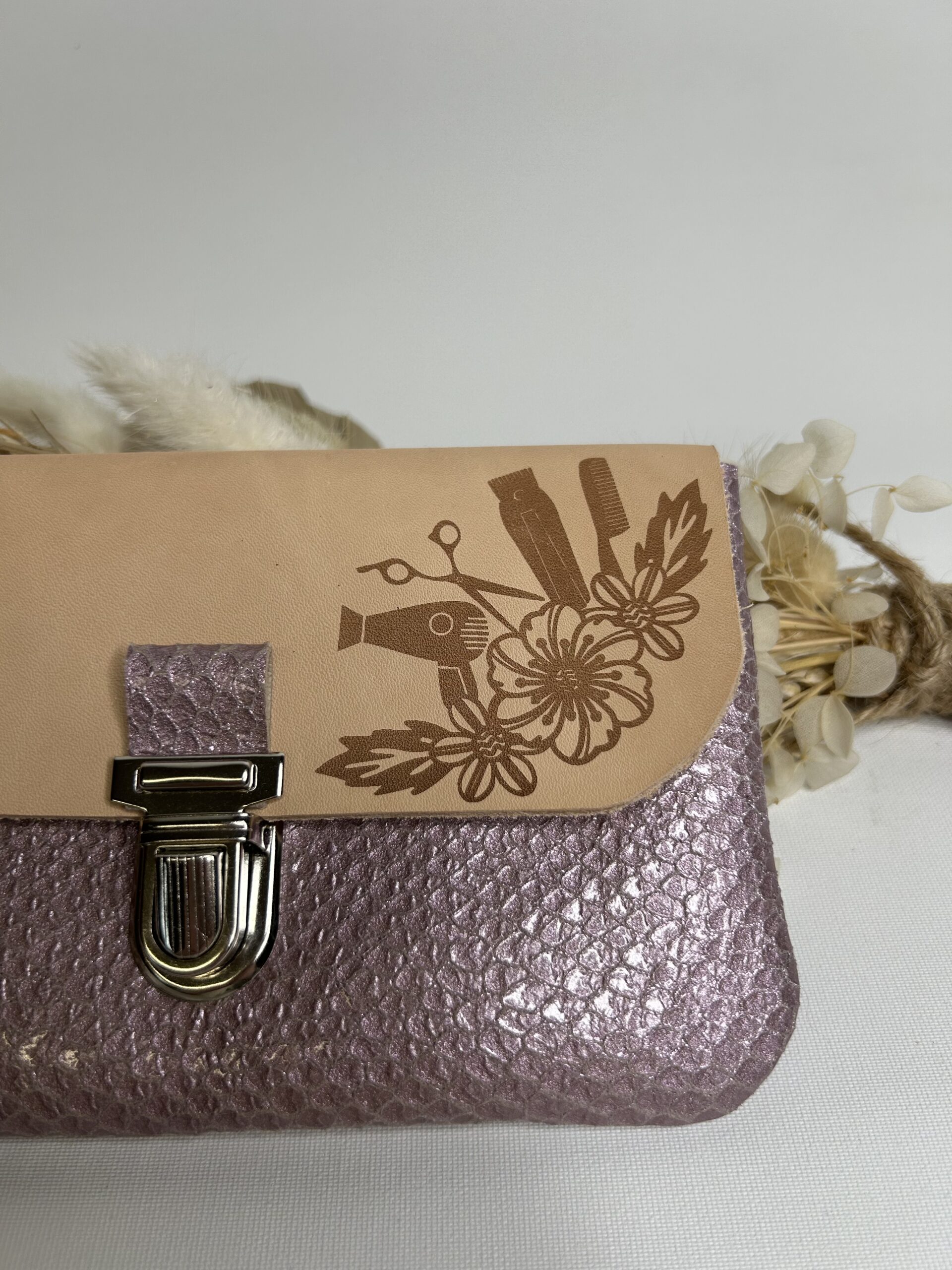 Pochette à papiers en cuir gravure accessoires coiffure – Image 2