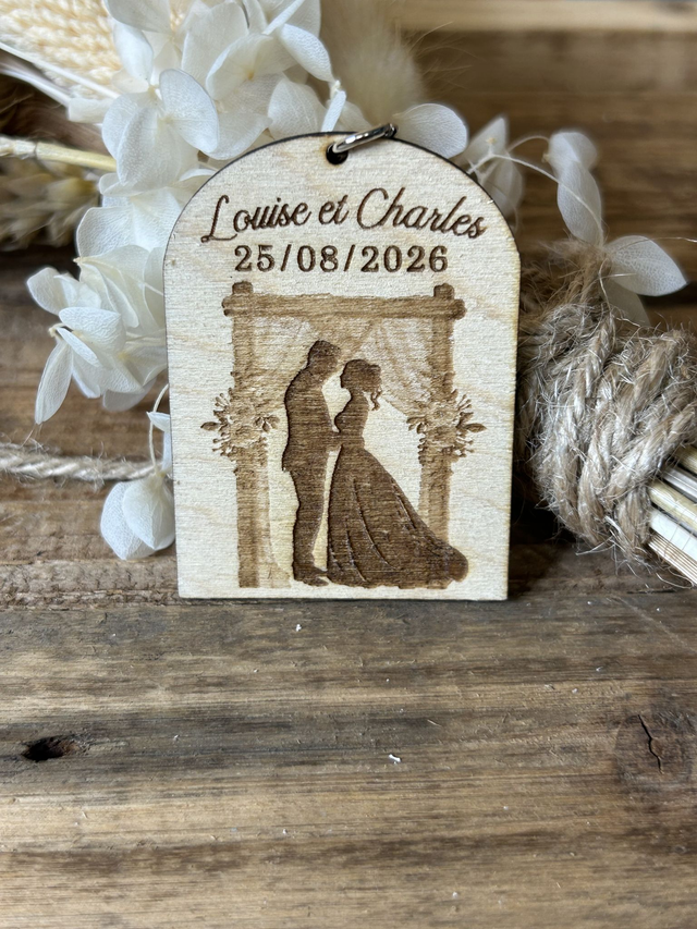 porte clé ou magnet en bois personnalisé pour vos mariages