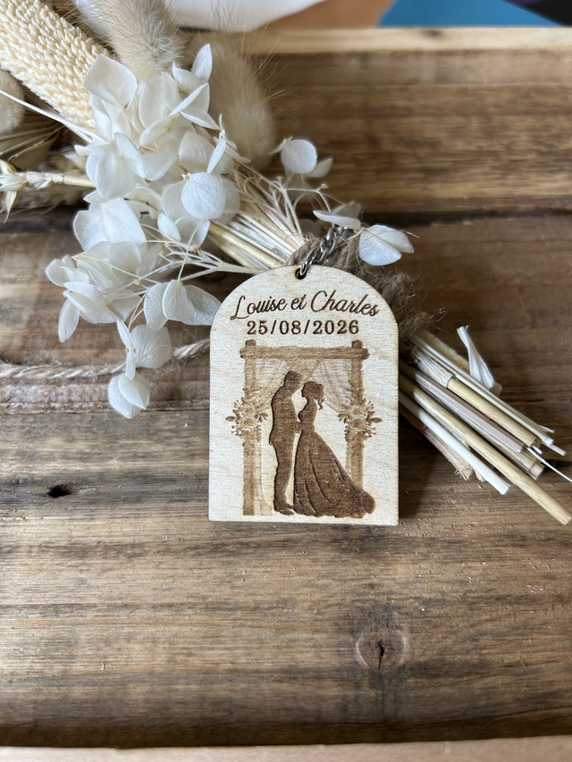 porte clé ou magnet en bois personnalisé pour vos mariages