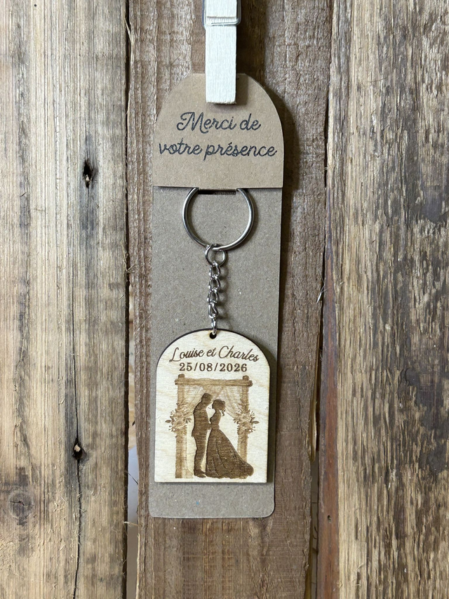 porte clé ou magnet en bois personnalisé pour vos mariages