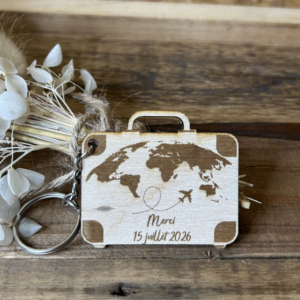 porte clé ou magnet en bois valise mapmonde cadeaux invités