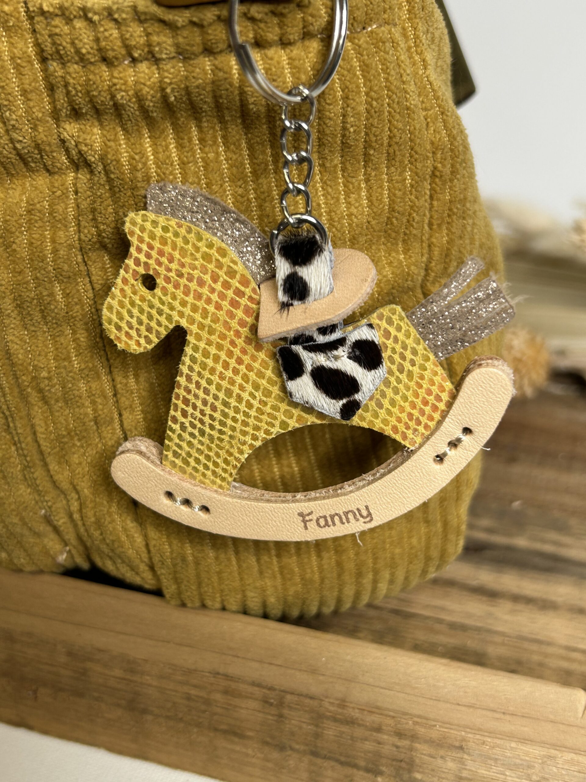 Bijoux de sac cheval à bascule en cuir – Image 2