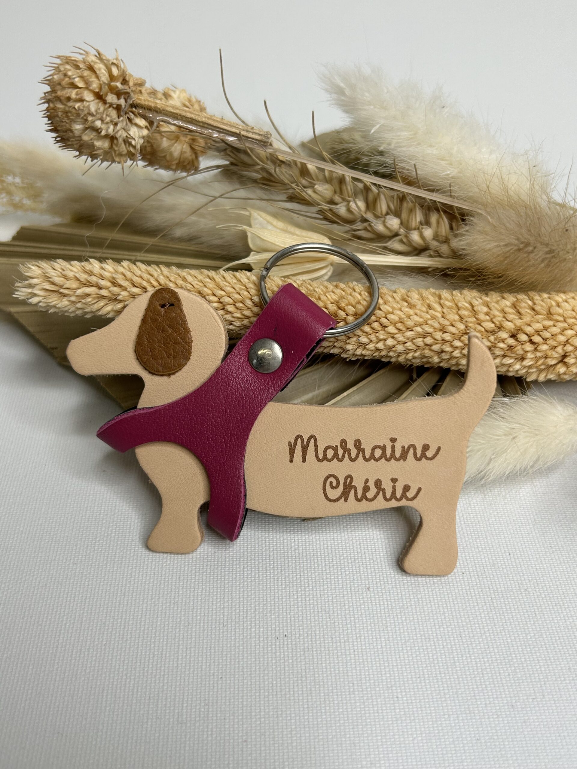 Porte clé Chien en cuir gravé Marraine