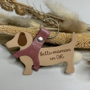 Porte clé Chien en cuir gravé Belle Maman