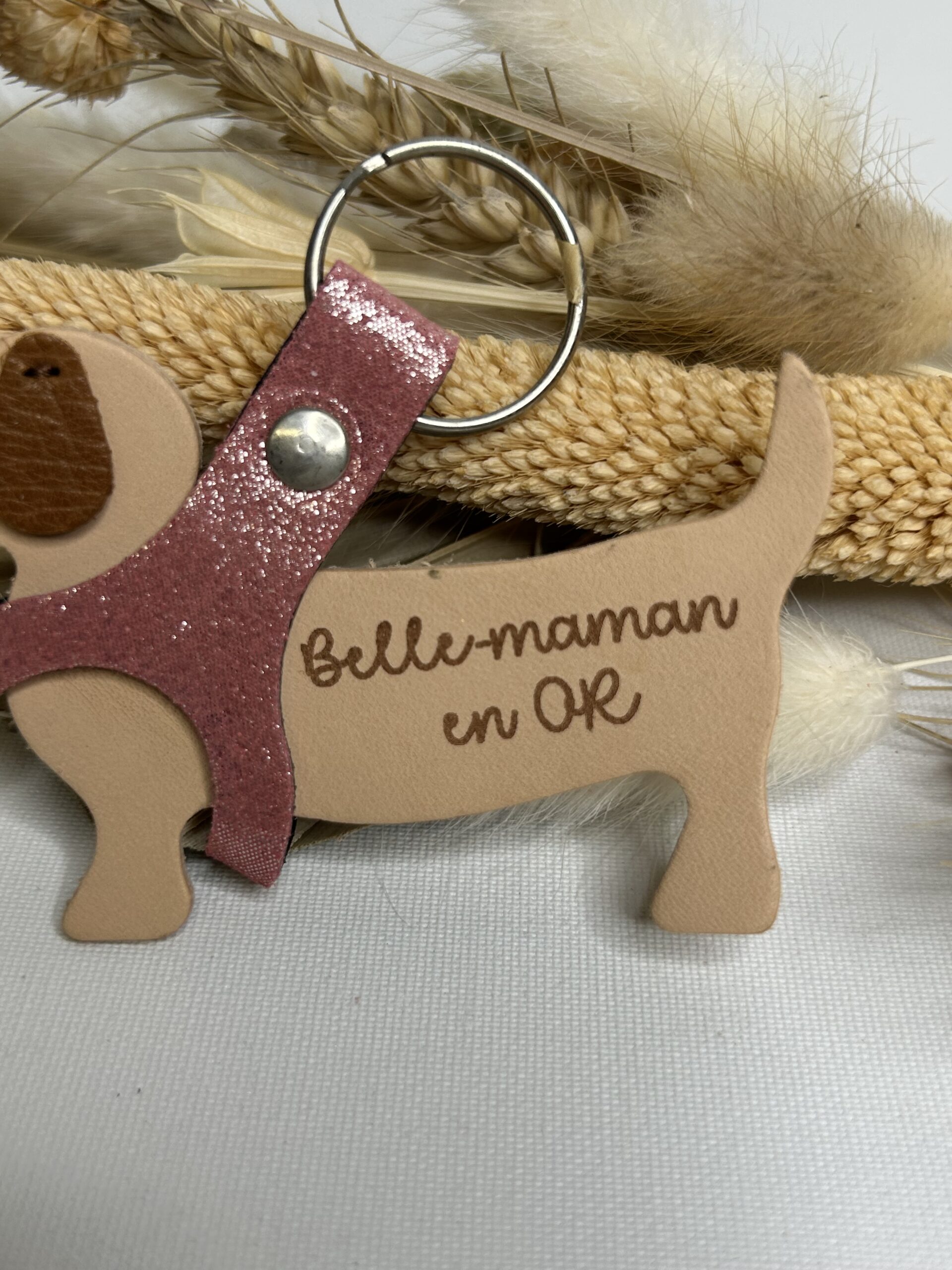 Porte clé Chien en cuir gravé Belle Maman – Image 2