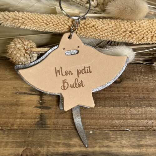 Porte clé Raie Manta en cuir gravé P'tit bulot