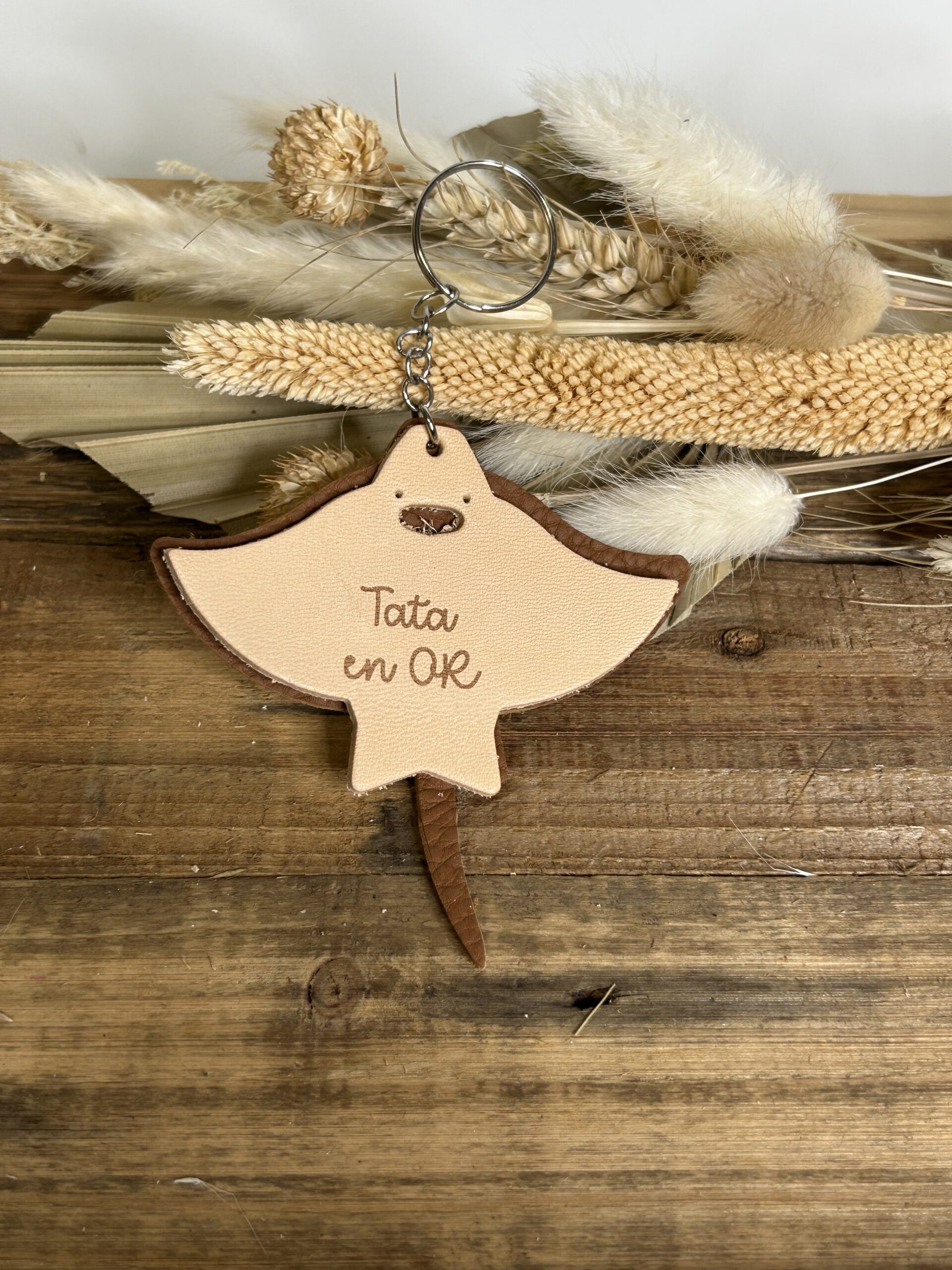 Porte clé Raie Manta en cuir gravé Tata