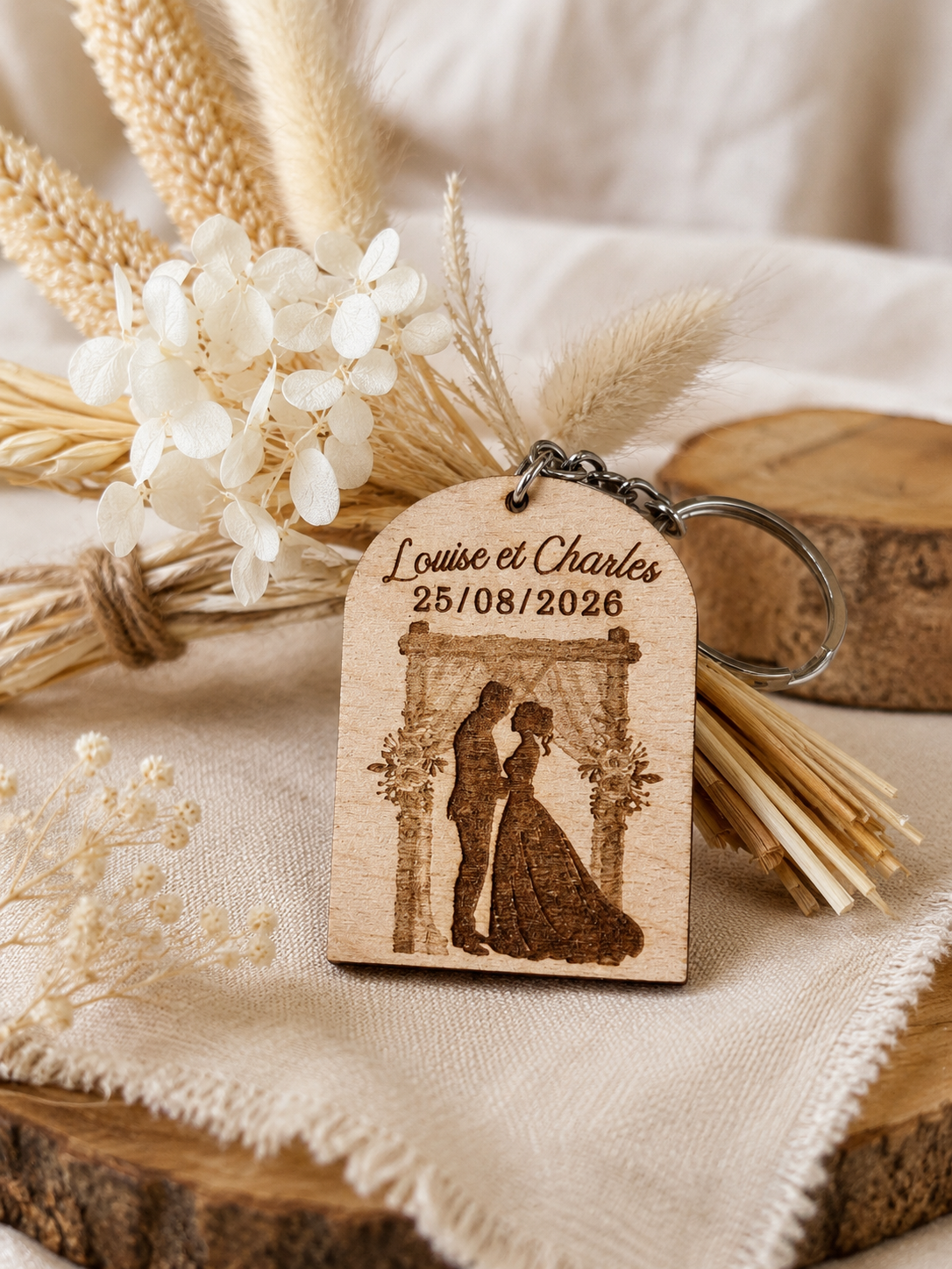 Porte-clés mariage personnalisé en bois de bouleau gravé avec prénoms, date et couple de mariés