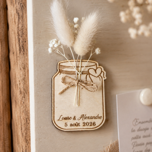 Magnet en bois personnalisé avec fleurs séchées et prénoms des mariés, cadeau invité mariage