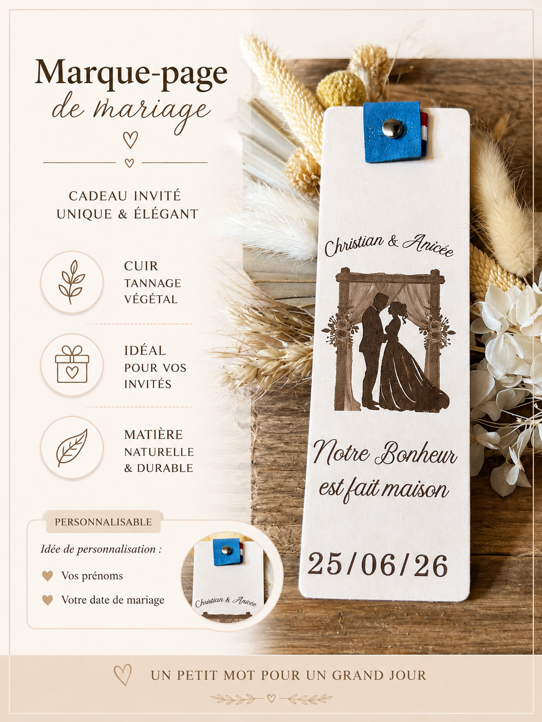 Marque page cadeau invité mariage1 Marque-page personnalisé en cuir tannage végétal posé sur une table de mariage avec décoration florale