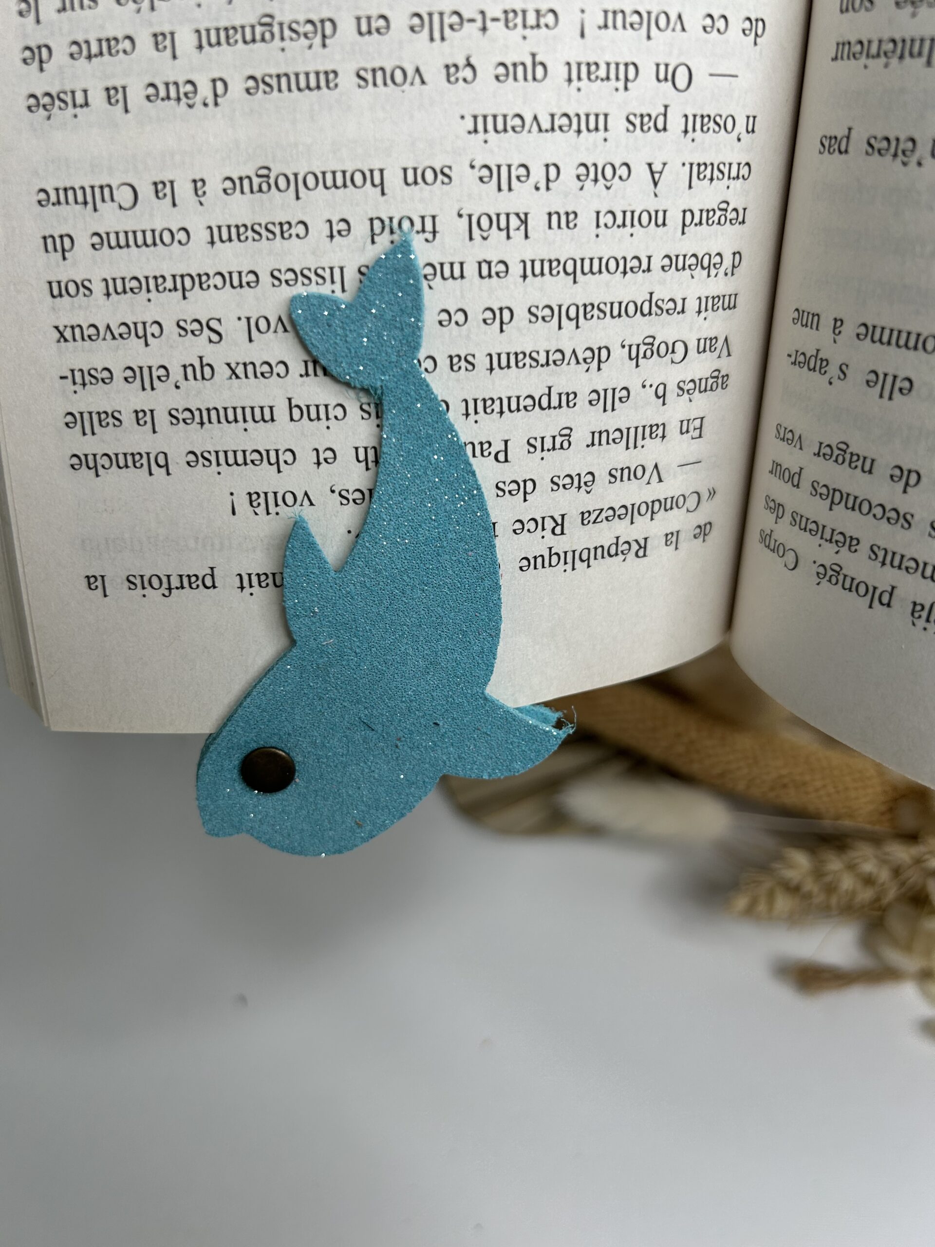 Marque-page magnétique en cuir Dauphin – Image 2