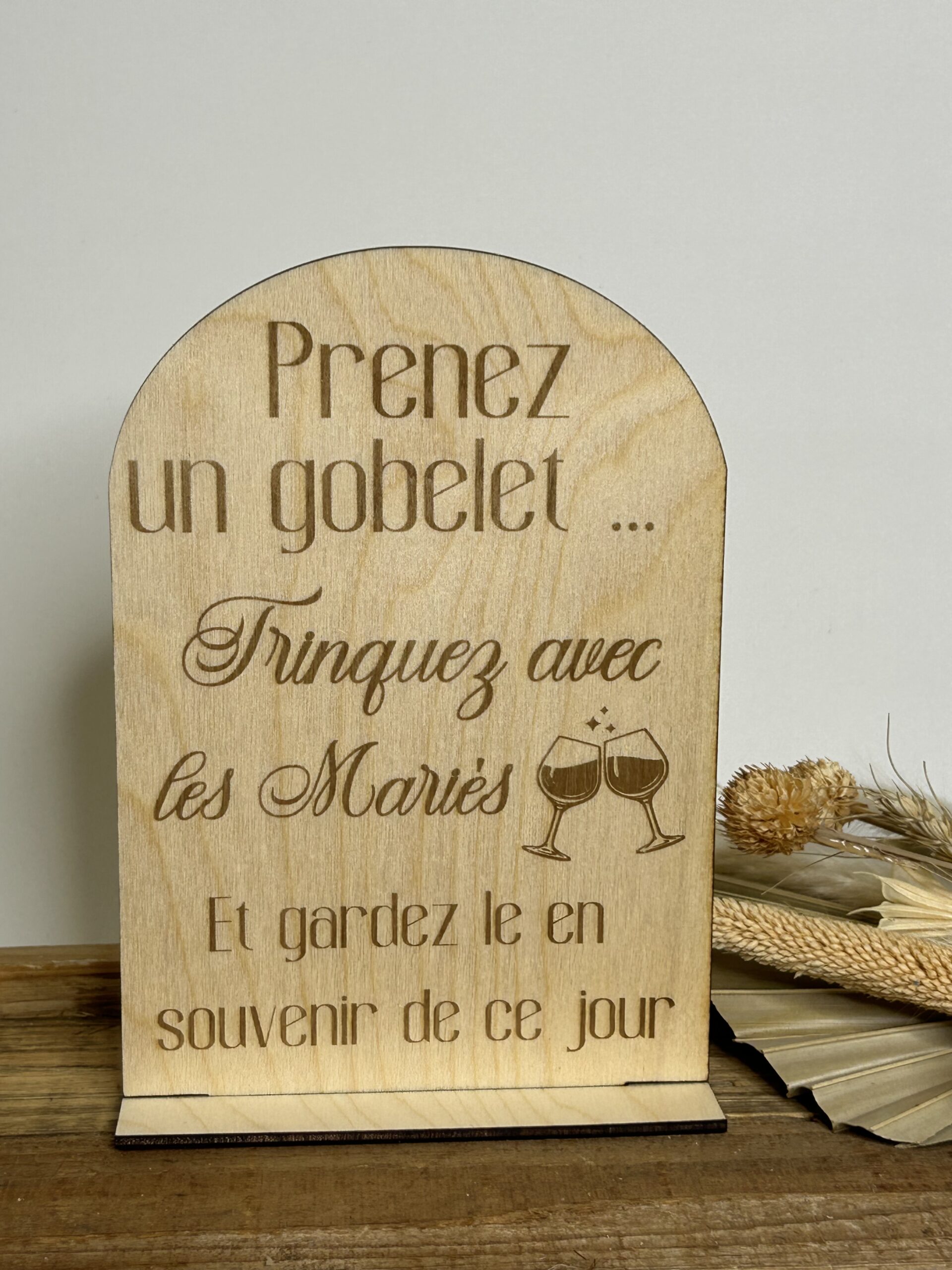Panneau en bois gravé “Prenez un gobelet” – Décoration mariage conviviale – Image 4