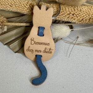 Porte clé Chat en cuir gravé "Bienvenue chez mes chats"