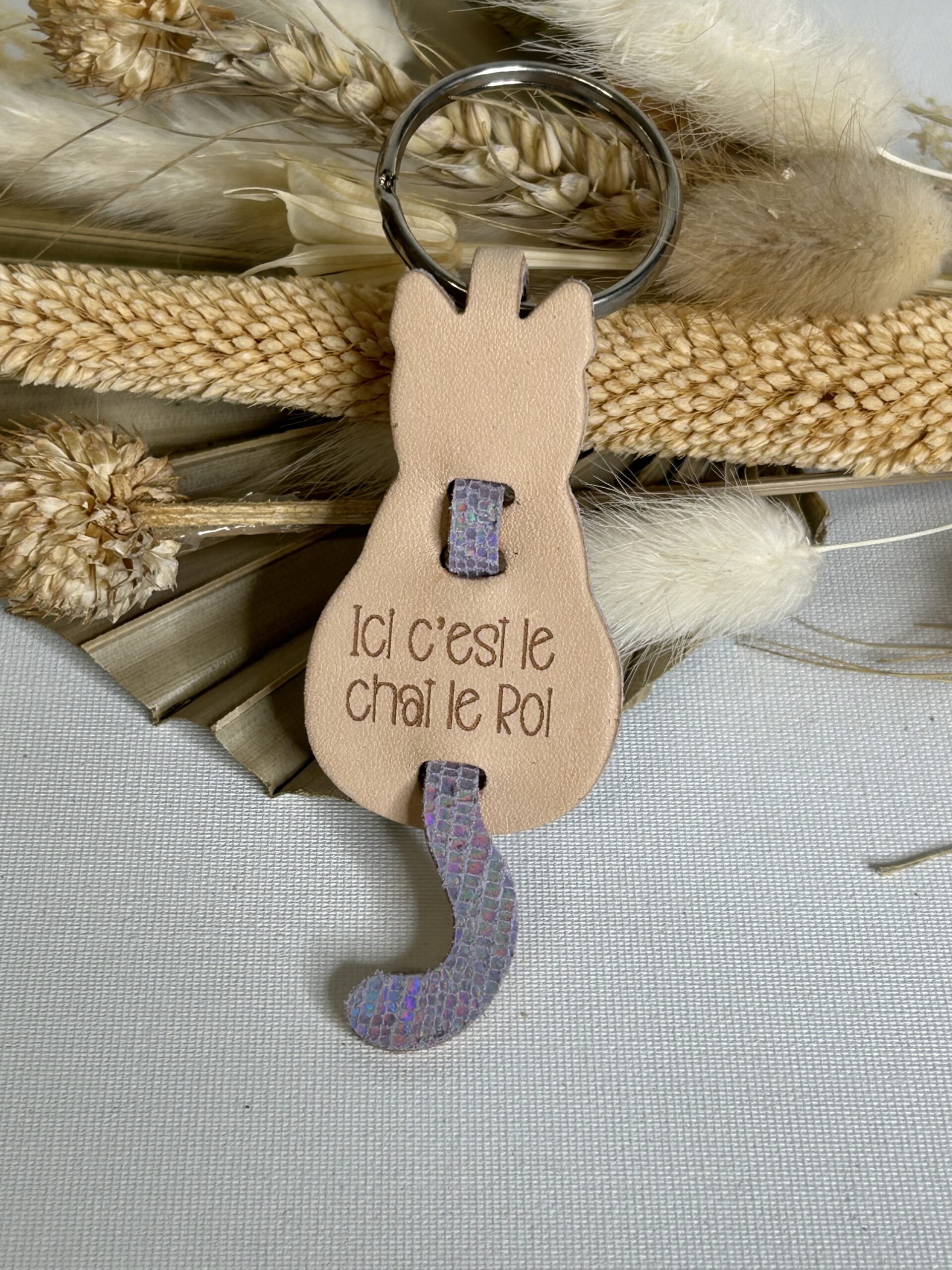 Porte clé Chat en cuir gravé Le chat le roi