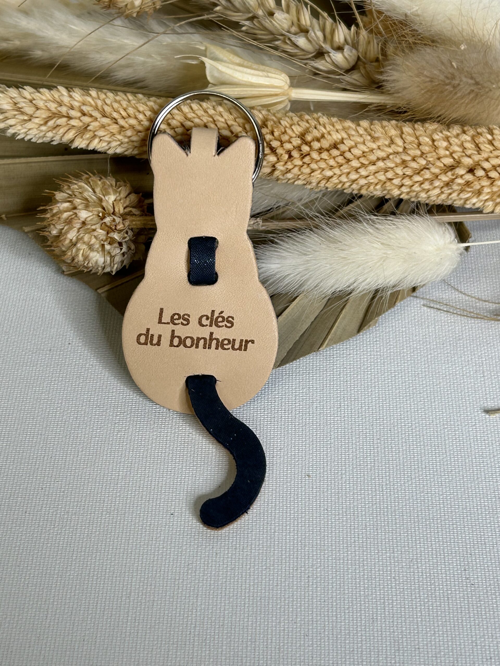 Porte clé Chat en cuir gravé Les clés du bonheur