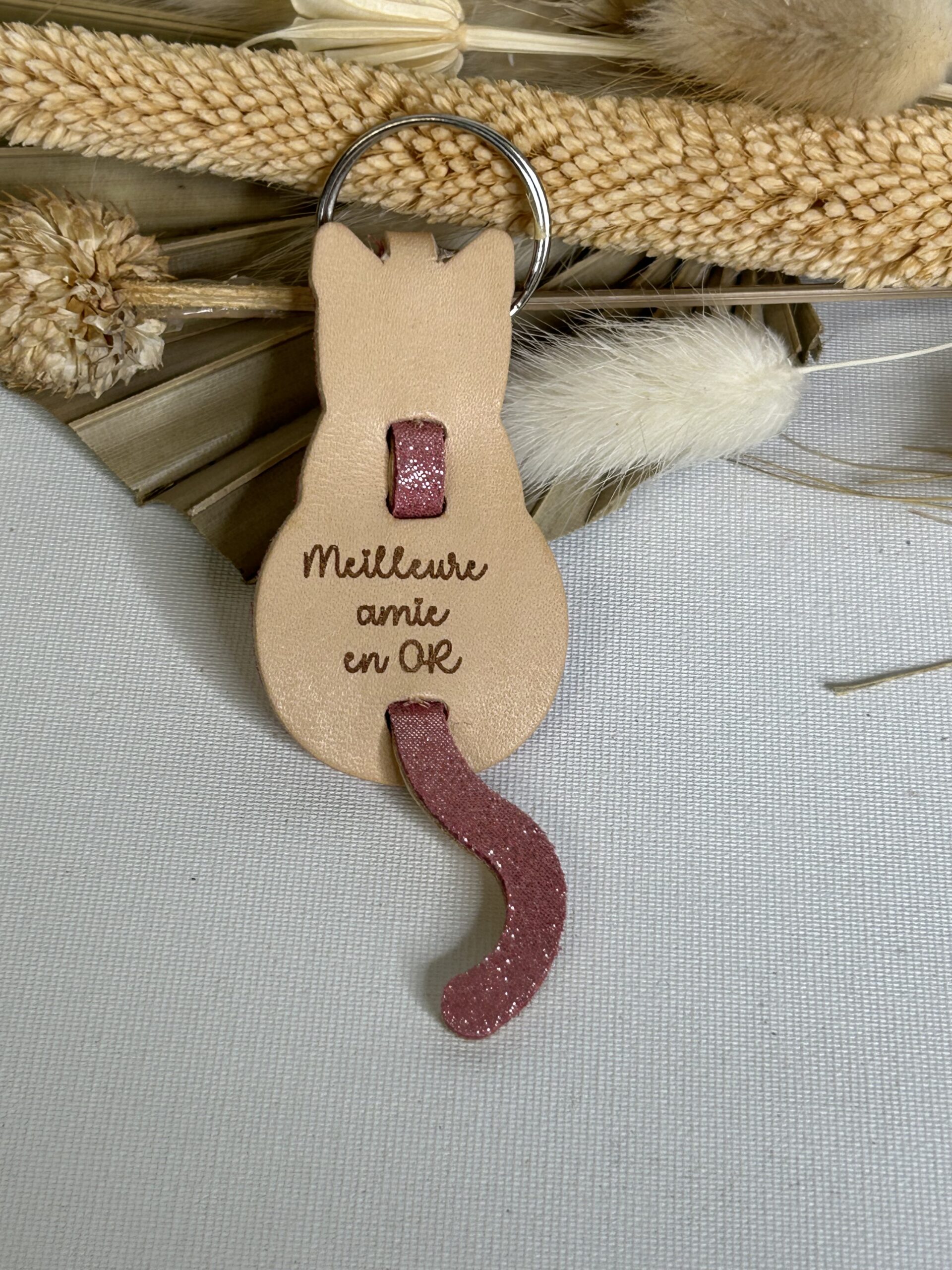 Porte clé Chat en cuir gravé Le chat le roi – Image 2