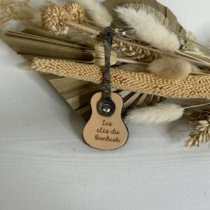 Porte clé Guitare en cuir gravé Les clés du bonheur