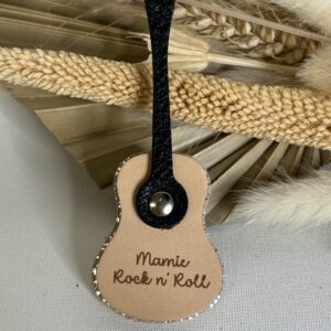 Porte clé Guitare en cuir gravé Mamie
